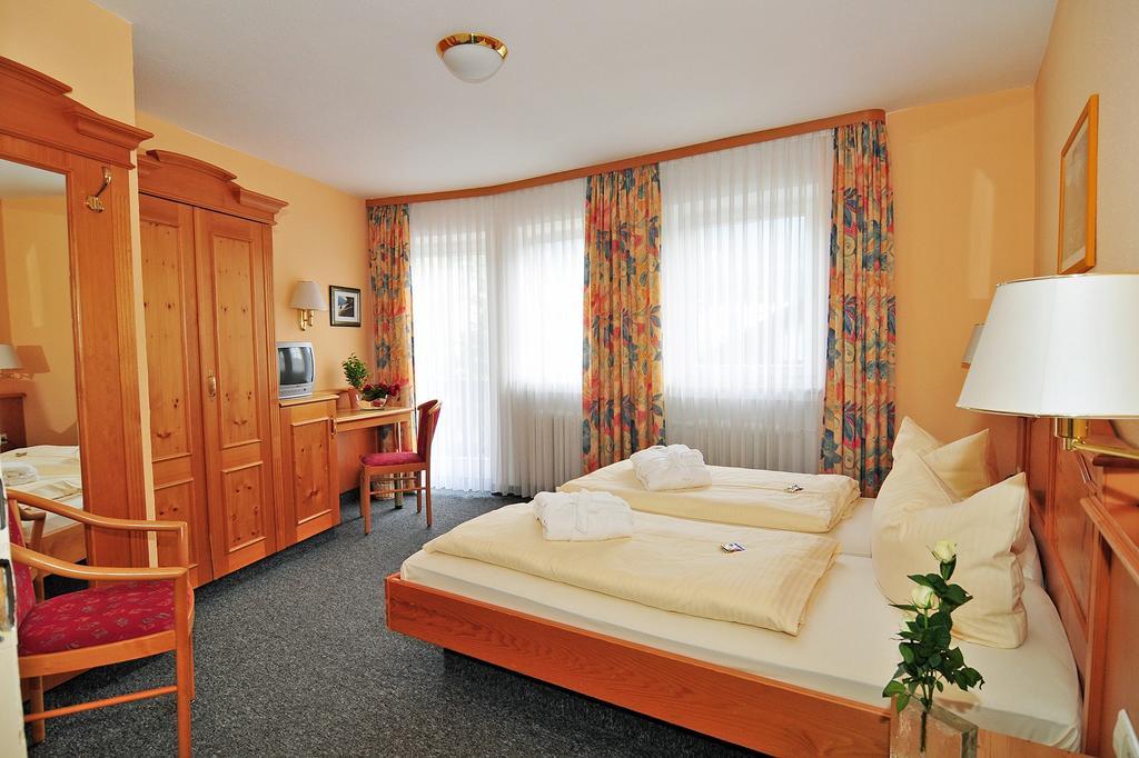 Weidegg - Hotel Garni Garmisch-Partenkirchen járás Szoba fotó